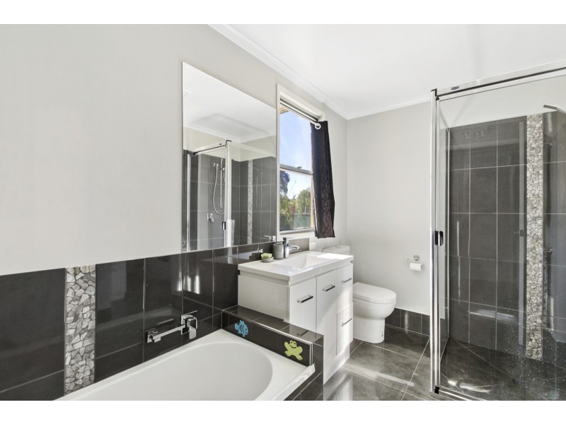 20 James Street, Crows Nest QLD 4355