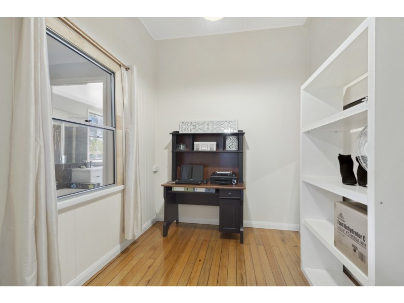 20 James Street, Crows Nest QLD 4355