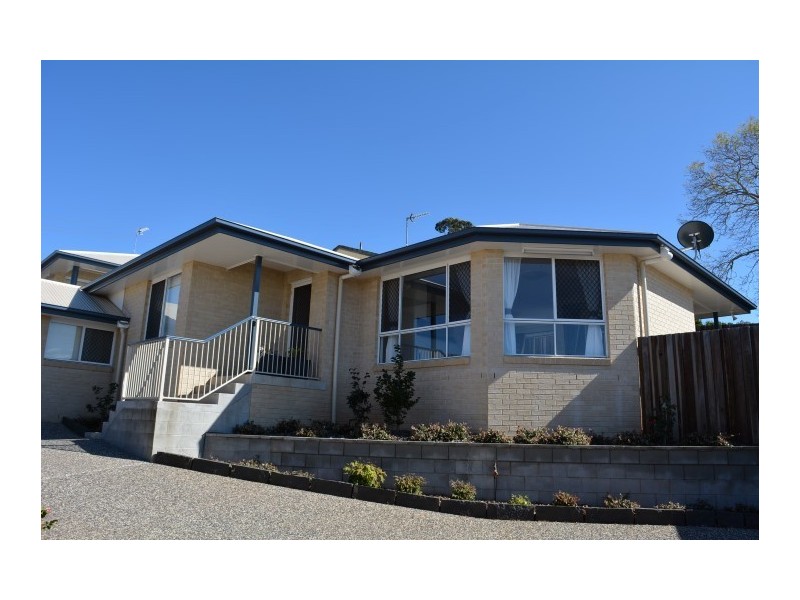 2/82 Holberton Street, Rockville QLD 4350