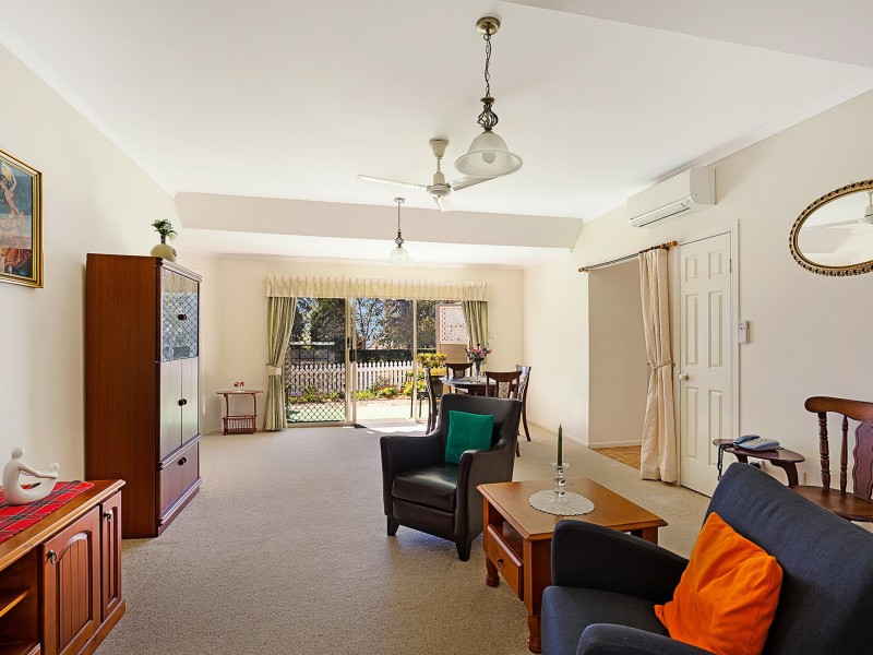 16/3-5 Glenfield Court, Middle Ridge QLD 4350