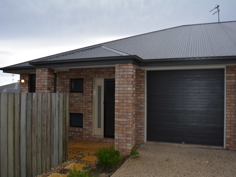 1/1 Sunset Drive, Glenvale QLD 4350