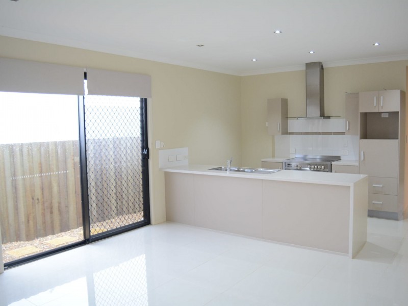 1/1 Sunset Drive, Glenvale QLD 4350