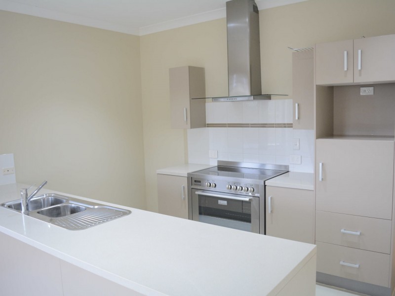 1/1 Sunset Drive, Glenvale QLD 4350