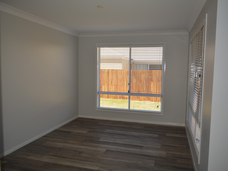 7 Madrid Court, Glenvale QLD 4350