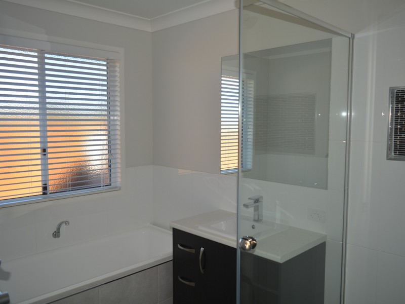 7 Madrid Court, Glenvale QLD 4350