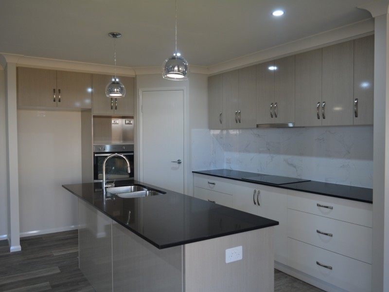 7 Madrid Court, Glenvale QLD 4350