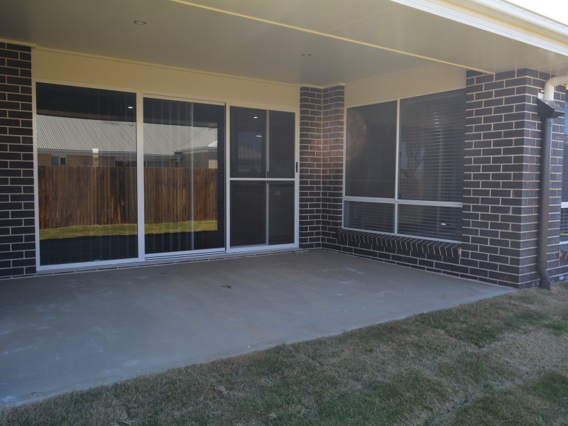 7 Madrid Court, Glenvale QLD 4350