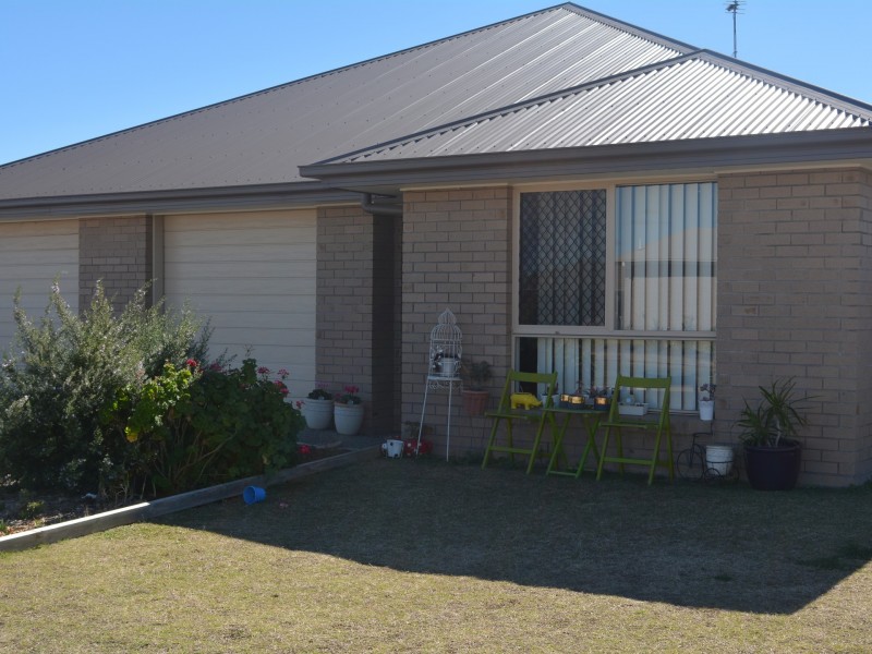 2a Esmerelda Street, Cambooya QLD 4358