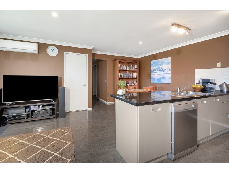 2/214 Taylor Street, Newtown QLD 4350