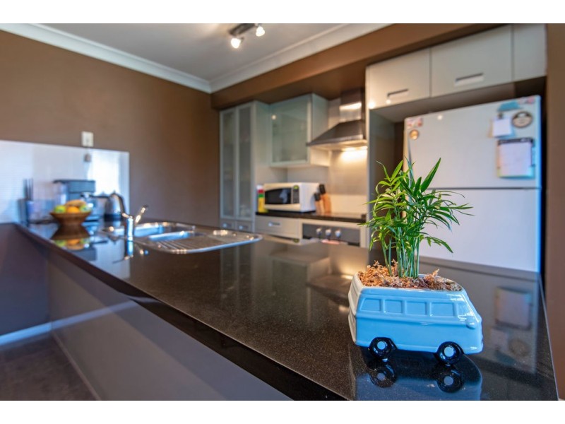 2/214 Taylor Street, Newtown QLD 4350