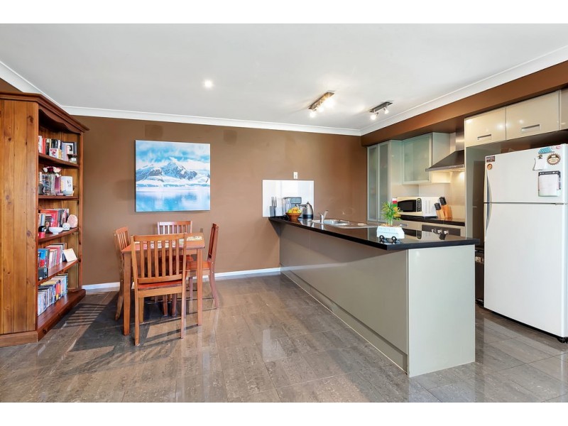 2/214 Taylor Street, Newtown QLD 4350