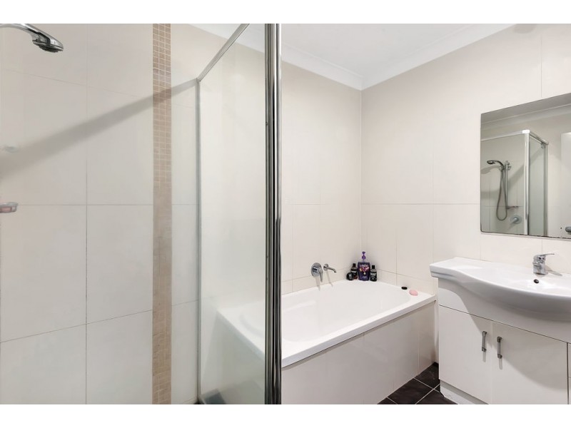 2/214 Taylor Street, Newtown QLD 4350