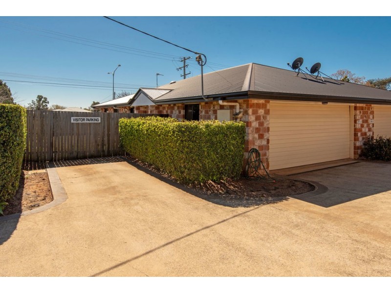 2/214 Taylor Street, Newtown QLD 4350