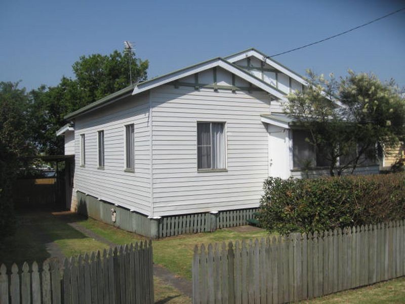 14 Lochel Street, Mount Lofty QLD 4350