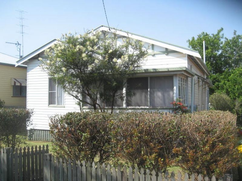 14 Lochel Street, Mount Lofty QLD 4350