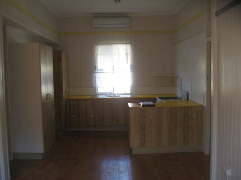 14 Lochel Street, Mount Lofty QLD 4350