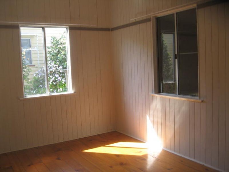 14 Lochel Street, Mount Lofty QLD 4350