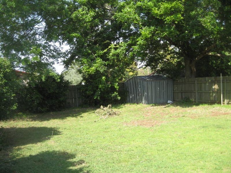 14 Lochel Street, Mount Lofty QLD 4350