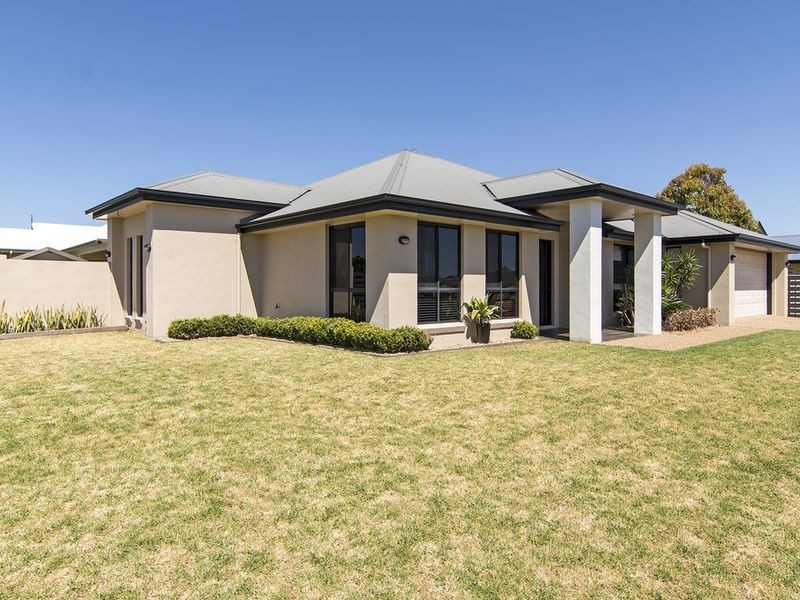 1 Garvan Court, Highfields QLD 4352