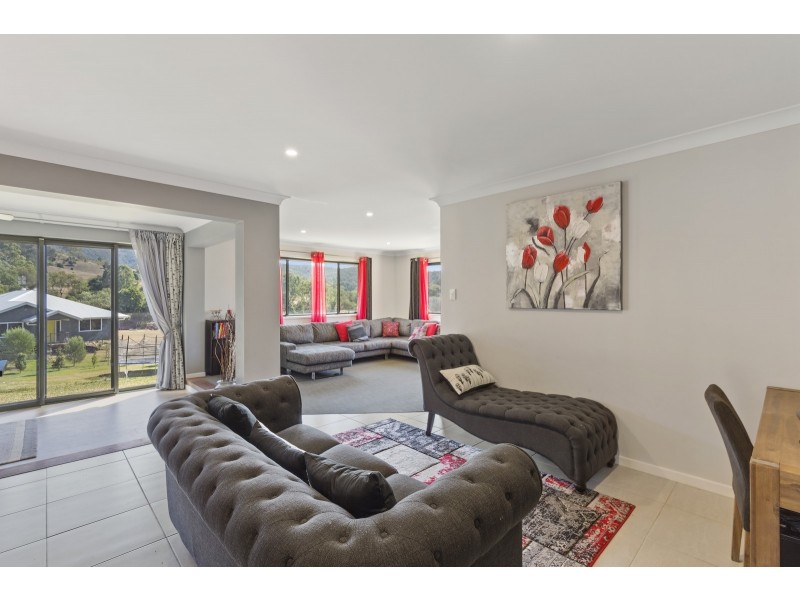 10 Karene Court, Withcott QLD 4352