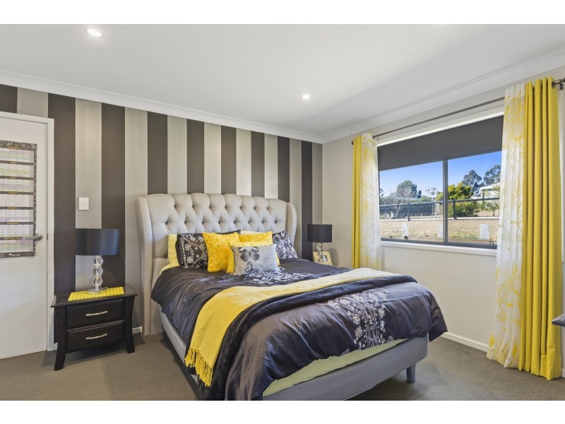 10 Karene Court, Withcott QLD 4352