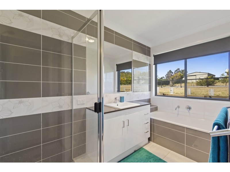 10 Karene Court, Withcott QLD 4352