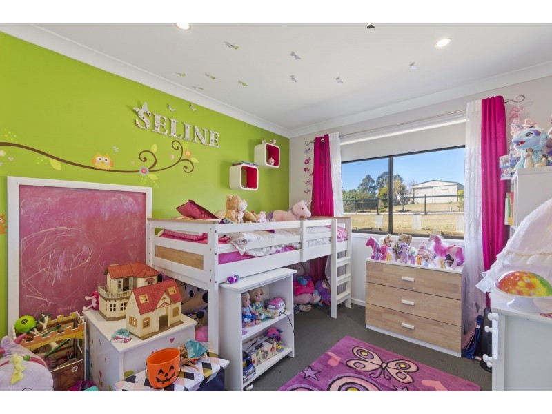 10 Karene Court, Withcott QLD 4352