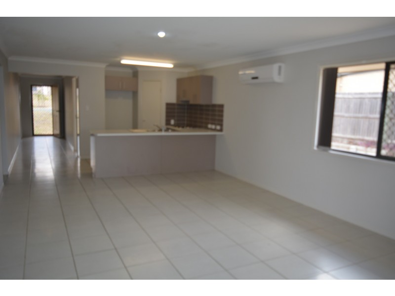 8 Cooranga Street, Glenvale QLD 4350