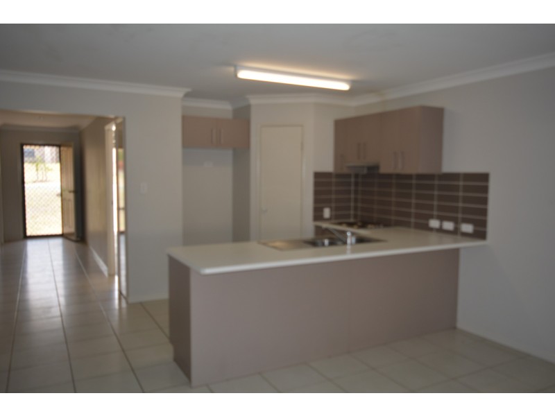 8 Cooranga Street, Glenvale QLD 4350