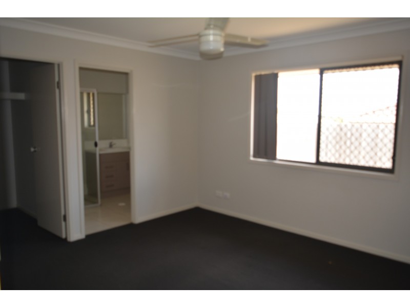 8 Cooranga Street, Glenvale QLD 4350