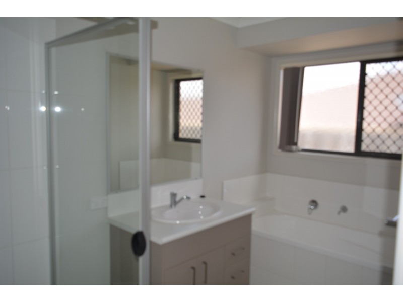 8 Cooranga Street, Glenvale QLD 4350