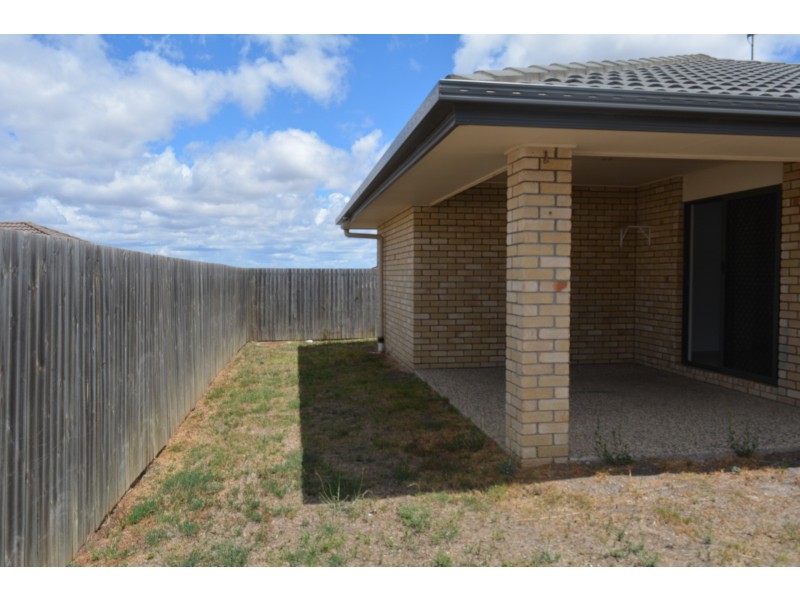 8 Cooranga Street, Glenvale QLD 4350