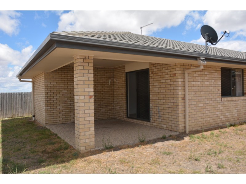 8 Cooranga Street, Glenvale QLD 4350