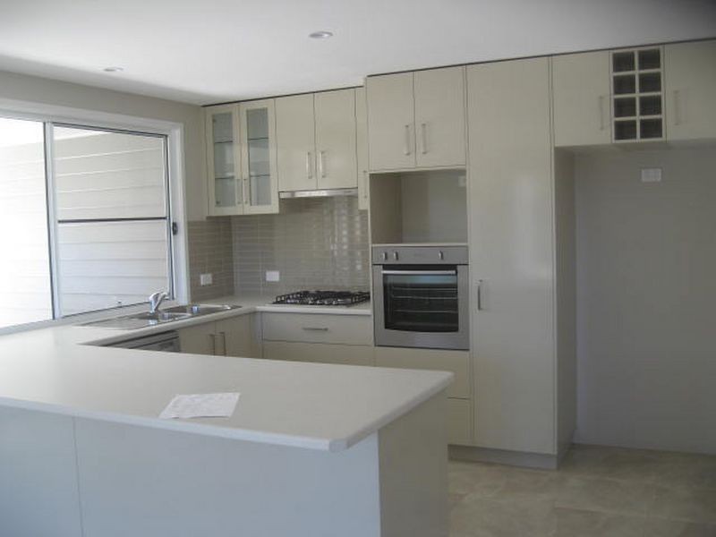 1/303 Stenner Street, Centenary Heights QLD 4350