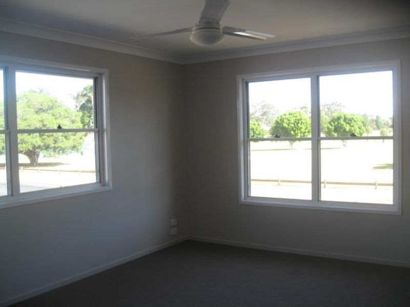 1/303 Stenner Street, Centenary Heights QLD 4350