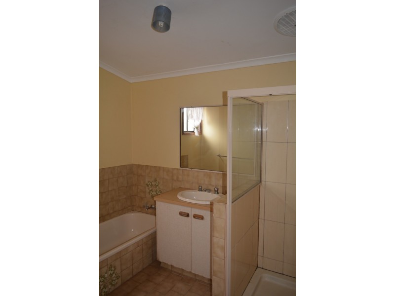 469 Stenner Street, Harristown QLD 4350