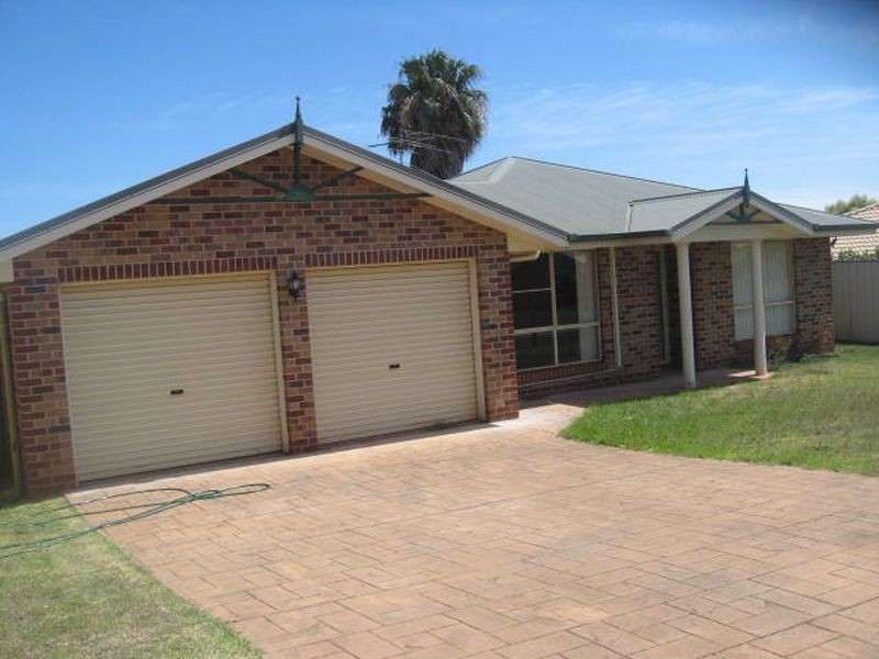 14 Gainsborough Drive, Glenvale QLD 4350