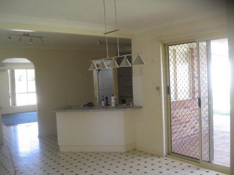 14 Gainsborough Drive, Glenvale QLD 4350