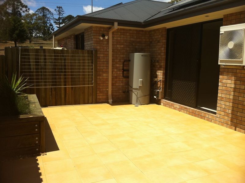 2/1 Sunset Drive, Glenvale QLD 4350