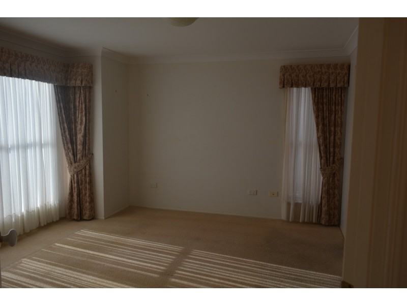 20 Paddington Court, Middle Ridge QLD 4350