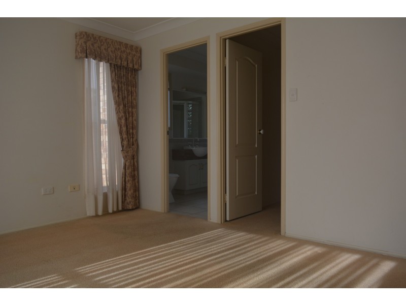 20 Paddington Court, Middle Ridge QLD 4350