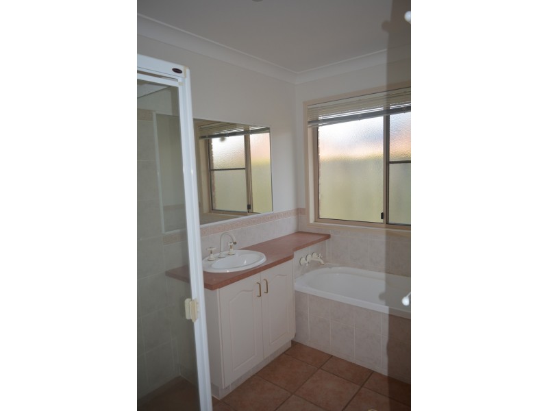 20 Paddington Court, Middle Ridge QLD 4350