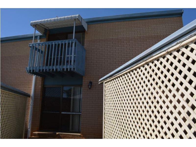 1/266 West Street, Kearneys Spring QLD 4350
