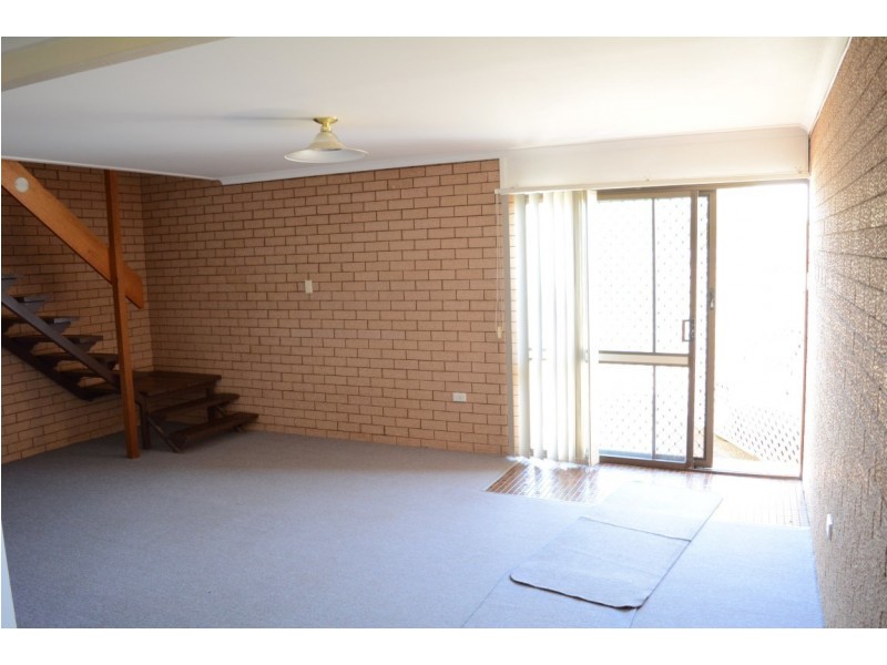 1/266 West Street, Kearneys Spring QLD 4350