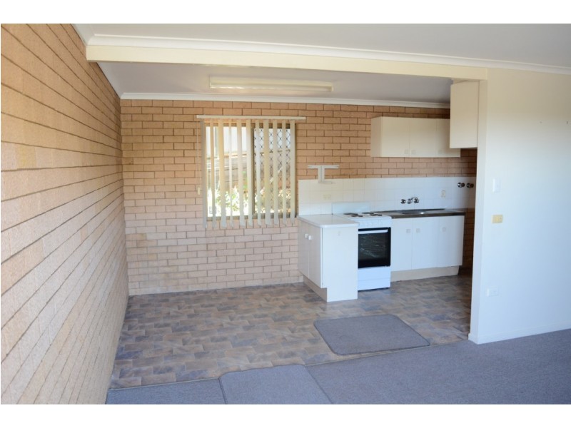 1/266 West Street, Kearneys Spring QLD 4350