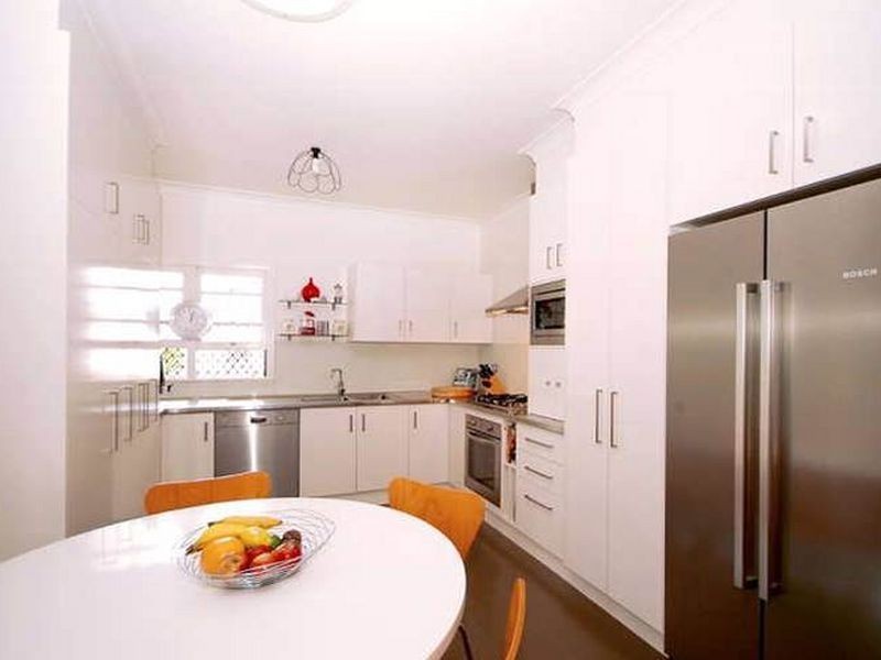 11 Henderson Street, Newtown QLD 4350