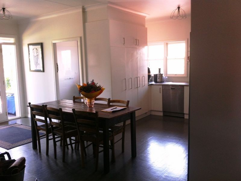 11 Henderson Street, Newtown QLD 4350