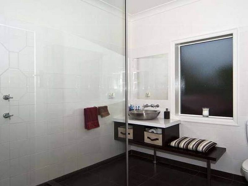 11 Henderson Street, Newtown QLD 4350