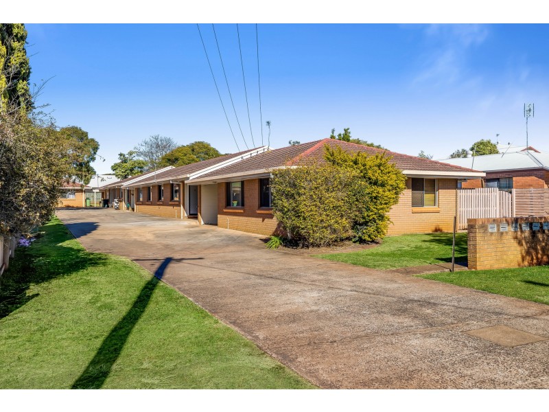 2/10 Buckland Street, Harristown QLD 4350