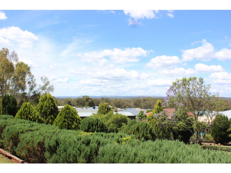 13 Kurrajong Court, Meringandan West QLD 4352